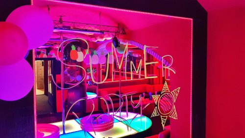 Neon Club