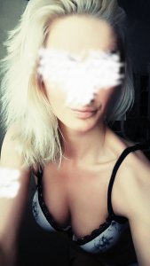 ŽHAVÁ SEXY JANNI NEVÁHEJ
